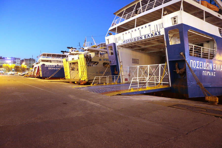 Παράνομη κρίθηκε η απεργία στις προβλήτες ΙΙ και ΙΙΙ στο λιμάνι του Πειραιά