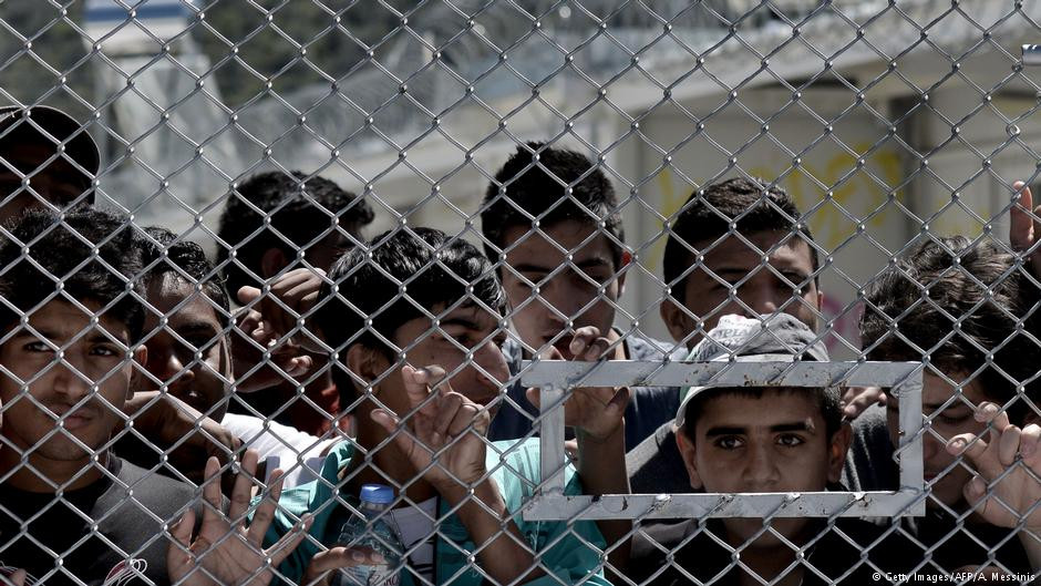 Spiegel: «Στα πρόθυρα κατάρρευσης οι προσφυγικοί καταυλισμοί στο Αιγαίο»