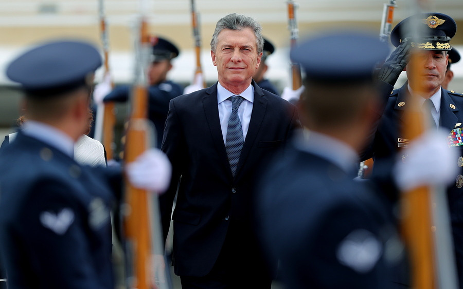 «Αν δεν κόβαμε υπουργεία θα είχαμε το τέλος του 2001», λέει ο πρόεδρος της Αργεντινής