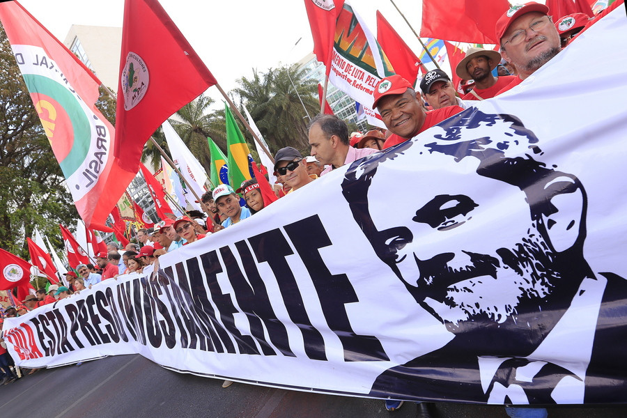 Δεν κατεβαίνει στις εκλογές ο Λούλα