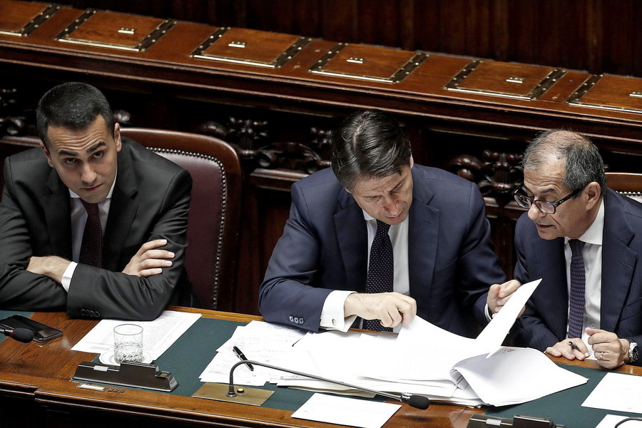 Ενδοκυβερνητικές κόντρες στην Ιταλία για τον προϋπολογισμό