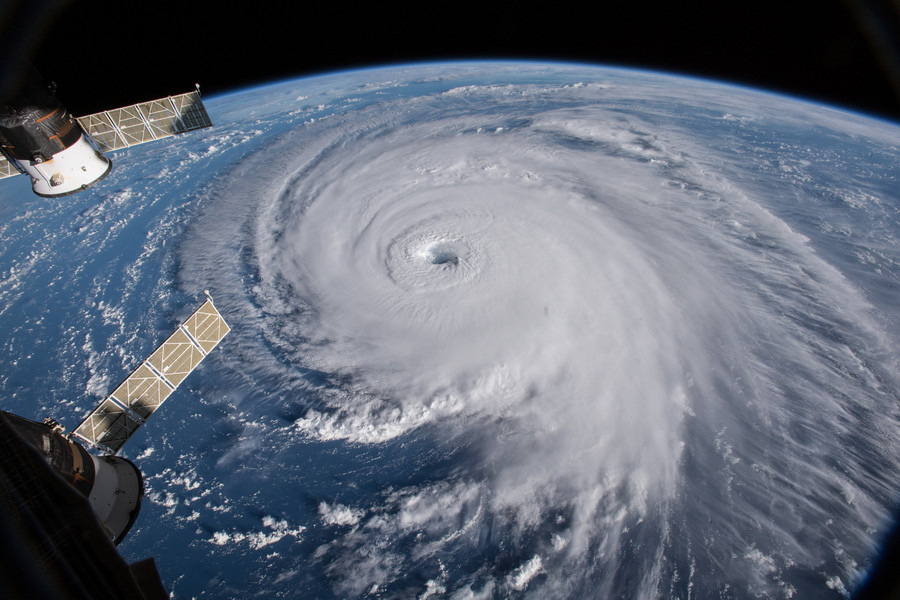 Εξασθένισε αλλά παραμένει επικίνδυνος ο τυφώνας Φλόρενς [Βίντεο]