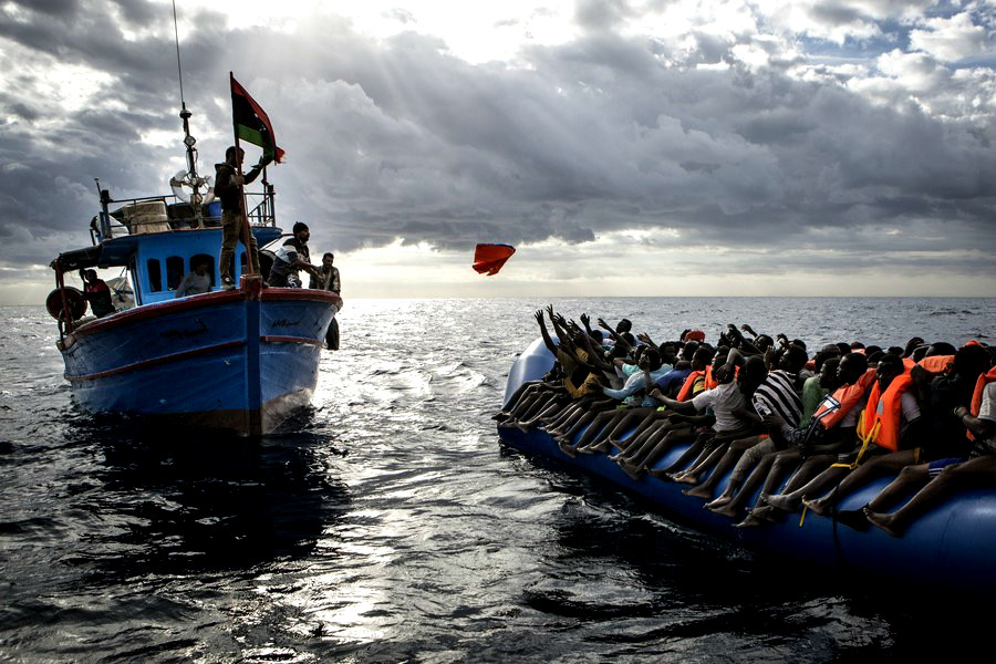 «Πλοία φυλακές» για μετανάστες προτείνουν Αυστρία – Ιταλία