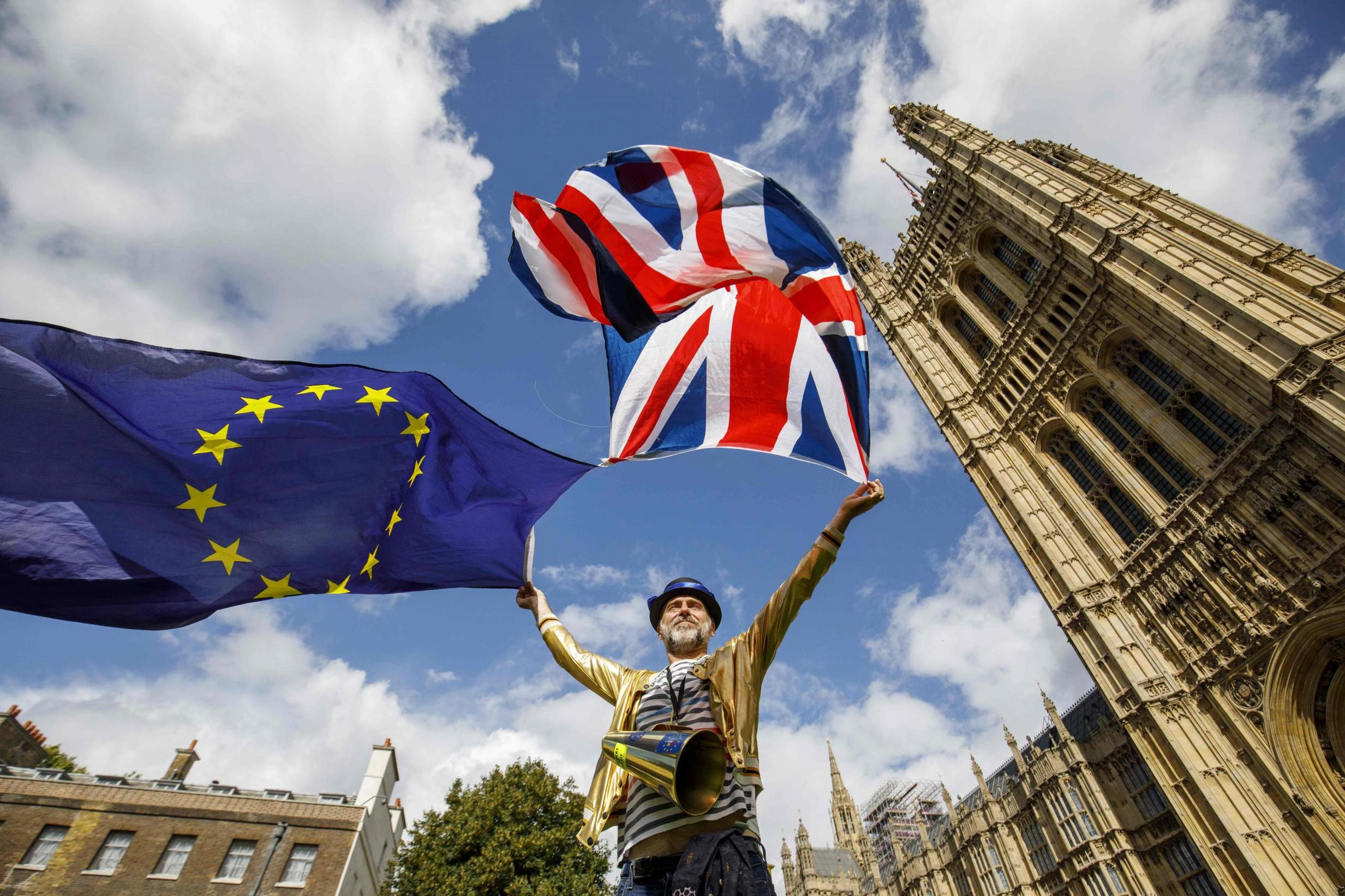 «Η βρετανική οικονομία θα συρρικνωθεί χωρίς μια συμφωνία για το Brexit»