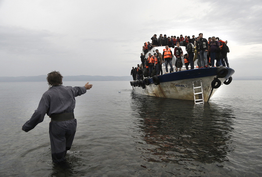 Παραδόθηκε στη Μυτιλήνη ο ιδιοκτήτης ΜΚΟ που κατηγορείται για διακίνηση μεταναστών