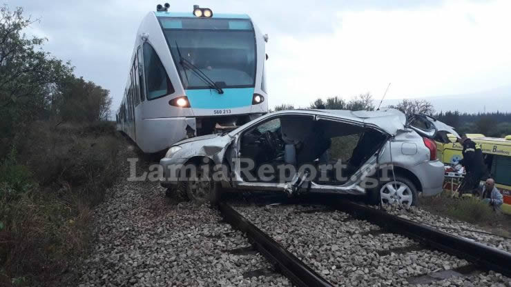 Τραγωδία στην Τιθορέα: Μία νεκρή από σύγκρουση τρένου με αυτοκίνητο [Βίντεο]