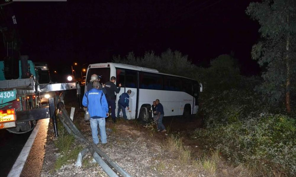 Τρεις τραυματίες από εκτροπή λεωφορείου με τουρίστες στη Μυτιλήνη