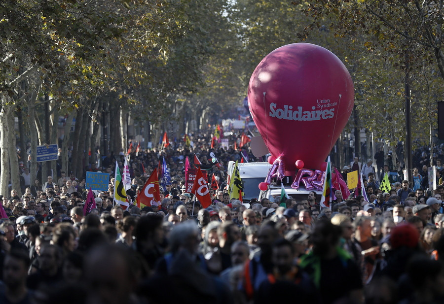 Γαλλία: Εργατικές διαδηλώσεις κατά της πολιτικής Μακρόν [Βίντεο]