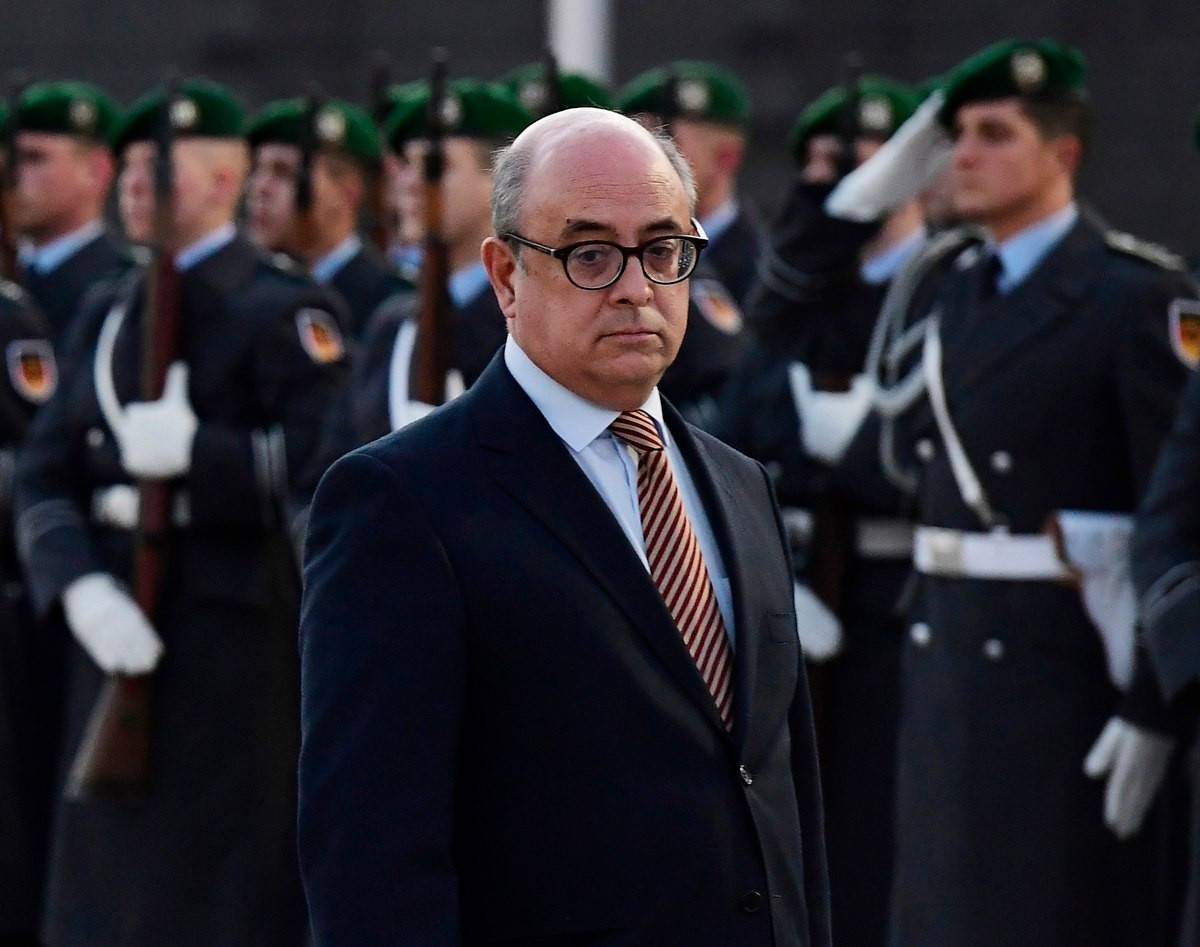 Παραιτήθηκε ο Πορτογάλος υπουργός Άμυνας, για συγκάλυψη κλοπής όπλων