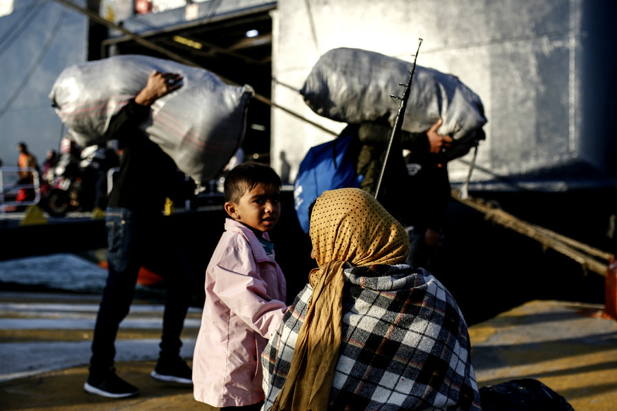 Τα πραγματικά κονδύλια για το προσφυγικό και η «λαθροχειρία»