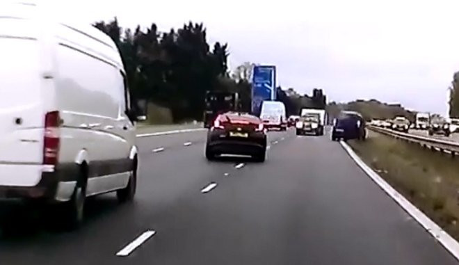 Βρετανία: Όχημα προκαλεί χάος και θανάτους κινούμενο στο αντίθετο ρεύμα επί 8 χλμ [Βίντεο]