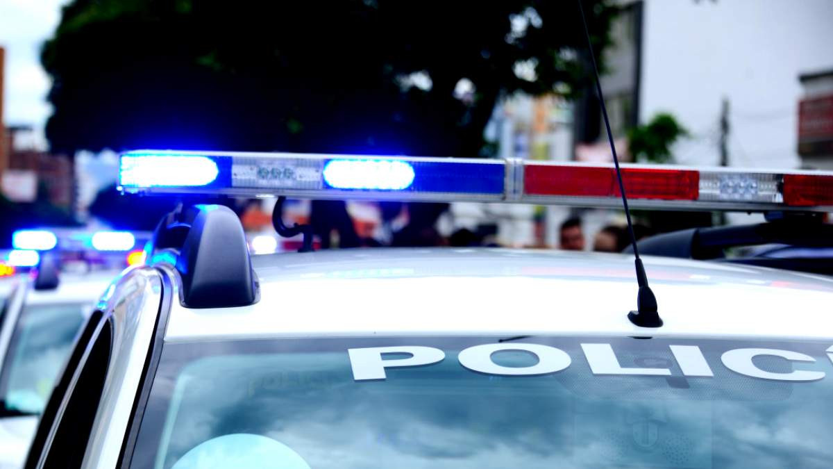 Σε διαθεσιμότητα ο αστυνομικός που βρέθηκε δεμένος στη Νίκαια και συνελήφθη για ληστεία
