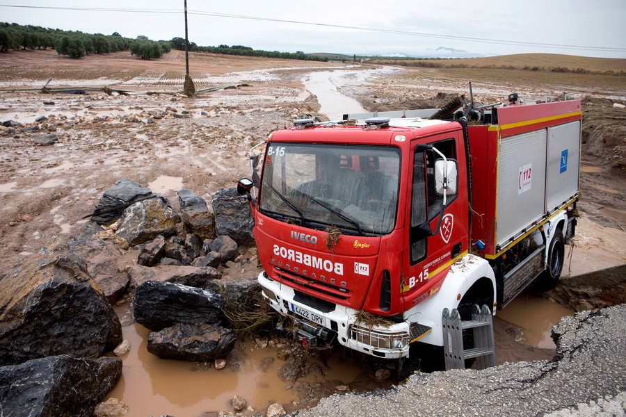 Πυροσβέστης νεκρός στην Μάλαγα από τις πλημμύρες