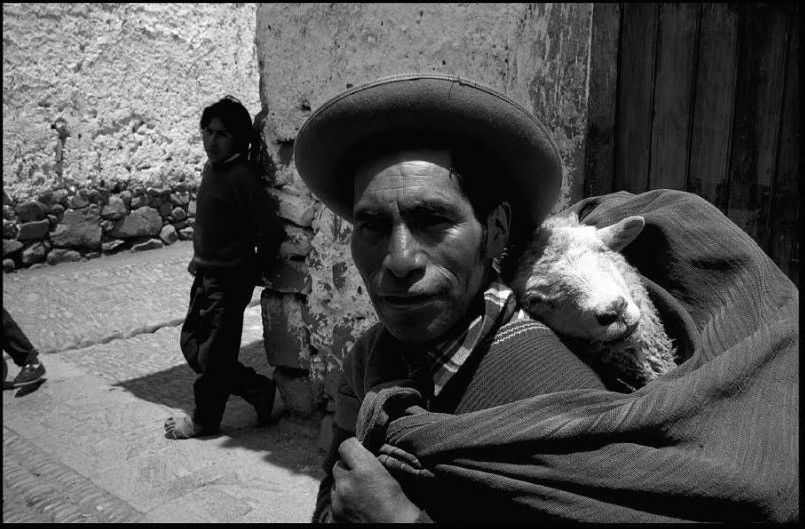 Ένα φωτογραφικό λεύκωμα μας ταξιδεύει στο Περού: Πίσω από τις βιτρίνες του τουρισμού