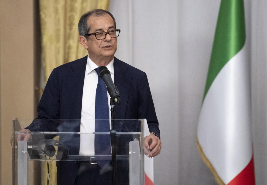 Ιταλός ΥΠΟΙΚ: Προς το παρόν δεν υπάρχουν λόγοι να αναθεωρήσουμε τον προϋπολογισμό