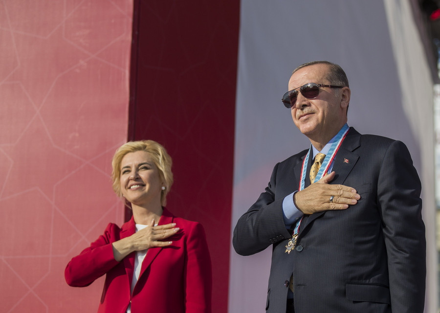 Ο Ερντογάν επαναφέρει στα σχολεία τον «όρκο πίστης  στην Τουρκία»