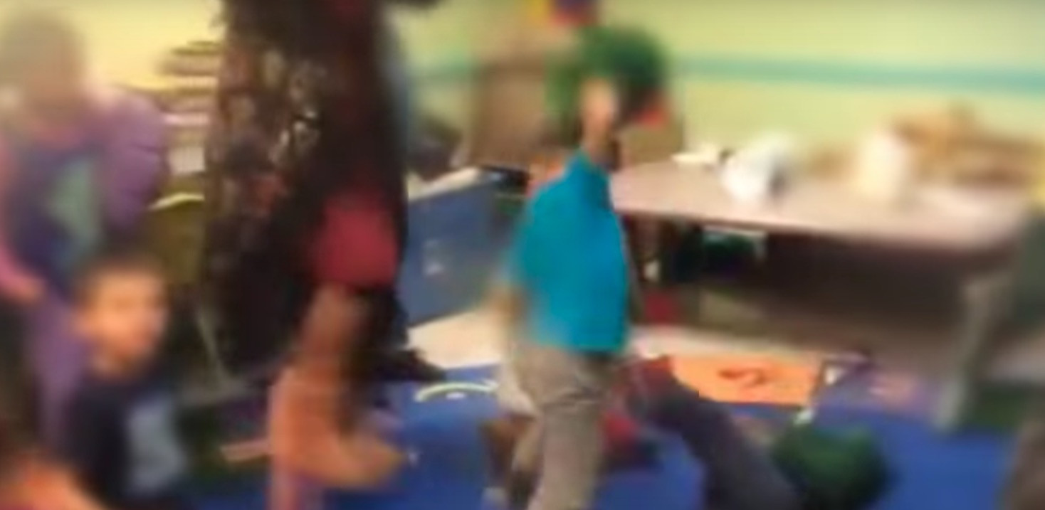 ΗΠΑ: Δασκάλες έστησαν… «Fight Club» μέσα σε παιδικό σταθμό [Βίντεο]