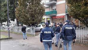 Ιταλία: Μαφιόζος κρατά ομήρους σε ταχυδρομείο και απαιτεί να μιλήσει στον Σαλβίνι