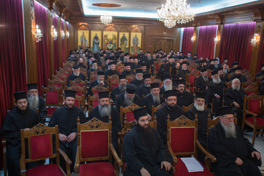 Reuters: 200 εκατ. ευρώ η ετήσια μισθοδοσία των κληρικών στην Ελλάδα