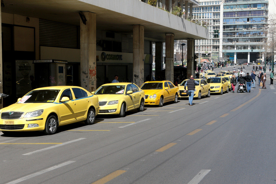 Χωρίς ταξί όλη η χώρα σήμερα για 12 ώρες –  Στην Ευελπίδων κόντρα στην BEAT