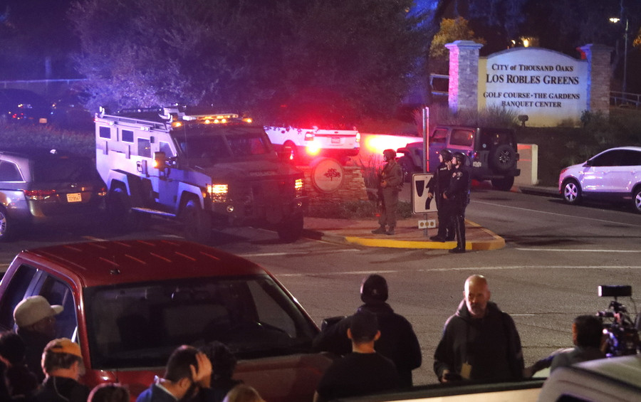 Τουλάχιστον 12 νεκροί από επίθεση ενόπλου σε μπαρ στην Καλιφόρνια