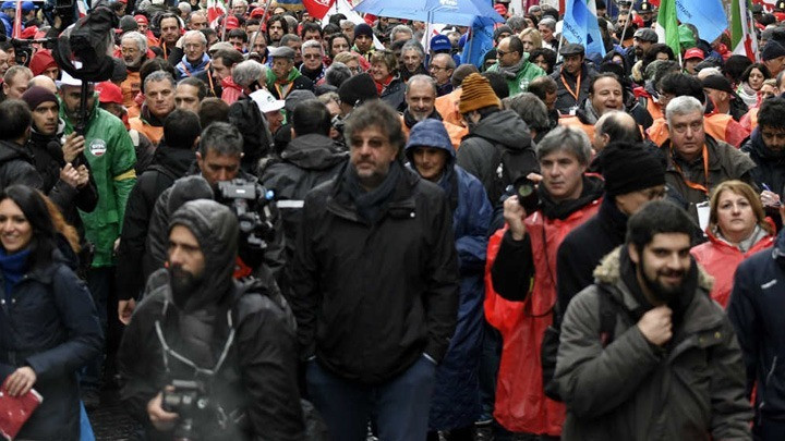 Μαζική αντιρατσιστική διαδήλωση στην Ιταλία – «Όχι στον Σαλβίνι και τον ρατσισμό»