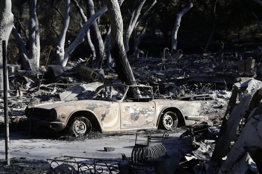 Ανεξέλεγκτες μαίνονται οι φονικές πυρκαγιές στην Καλιφόρνια