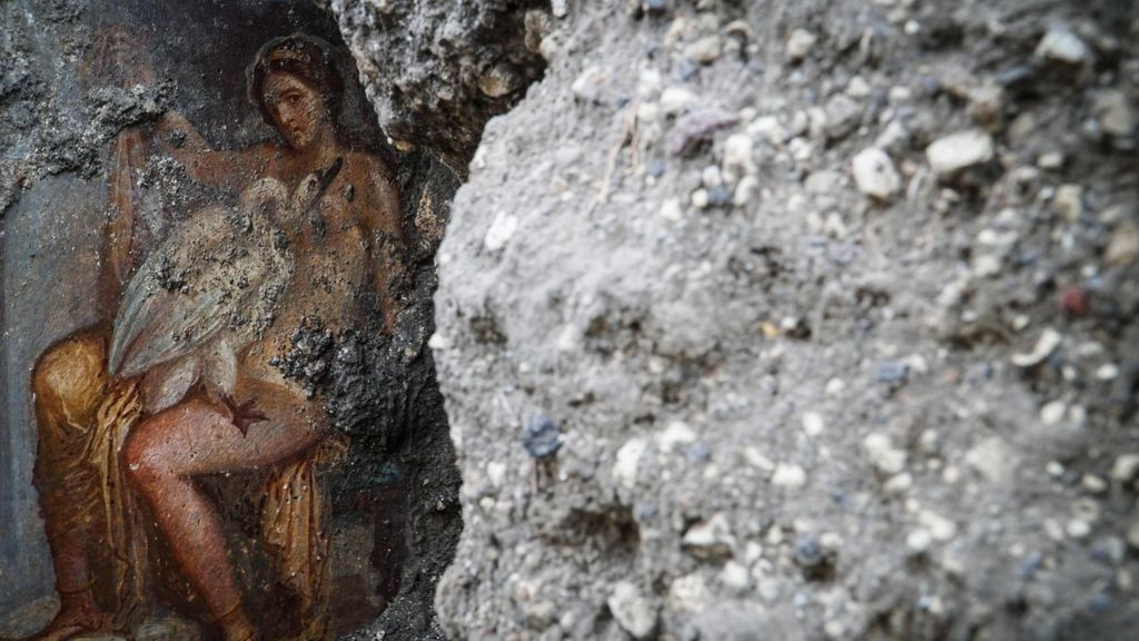 Πομπηία: Μοναδικής ομορφιάς νωπογραφία του Δία – κύκνου και της Λήδας αφήνει άφωνους τους αρχαιολόγους