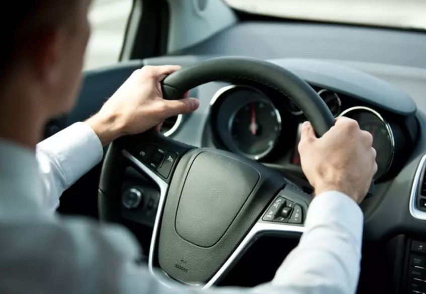 Δίπλωμα οδήγησης: Αλλάζουν τα όρια ηλικίας για τους οδηγούς