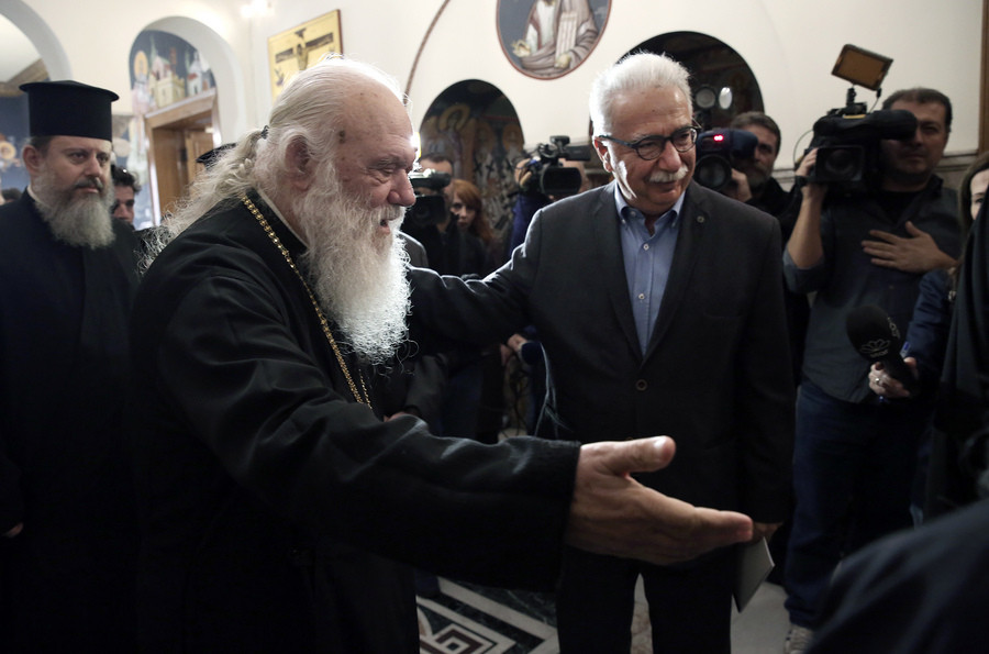 Συνάντηση Γαβρόγλου – Αρχιεπισκόπου: Θα κατοχυρωθούν απόλυτα τα δικαιώματα των κληρικών – «Καρφιά» Ιερώνυμου
