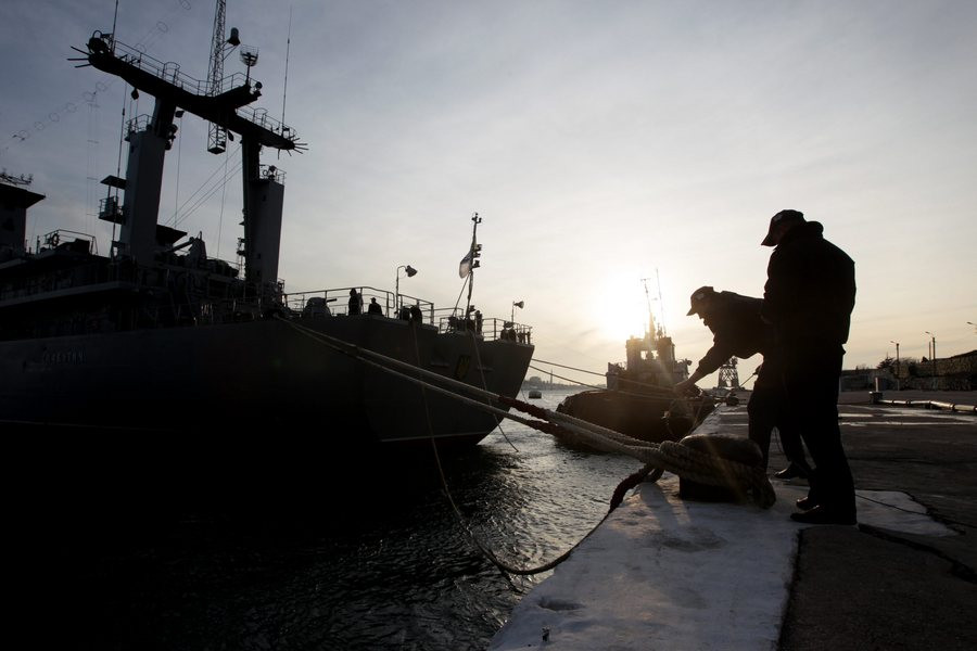 Η Ρωσία άνοιξε πυρ κατά ουκρανικών πλοίων