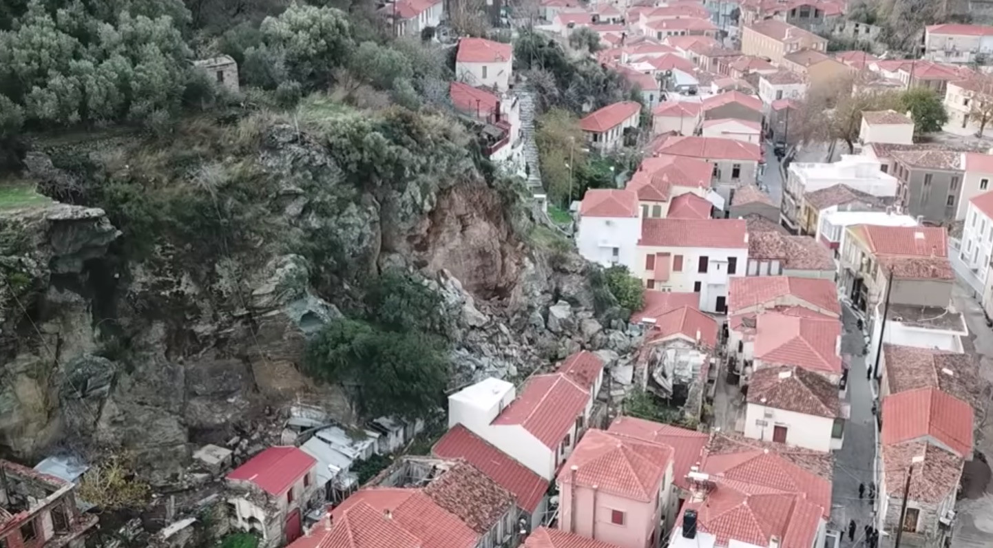Εικόνες καταστροφής από την κατολίσθηση στο Πλωμάρι [Βίντεο]