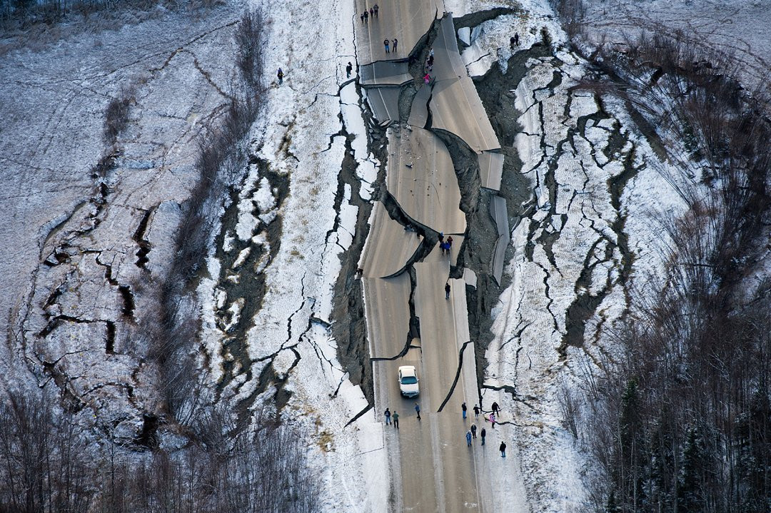 Αλάσκα: Εικόνες βιβλικής καταστροφής μετά τα 7,2 ρίχτερ