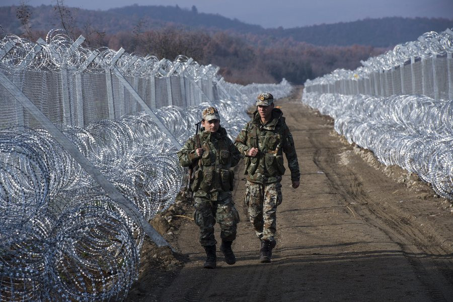 Στα χνάρια Τραμπ οι Ευρωπαίοι: Εισηγήσεις για χρήση στρατού εναντίον προσφύγων