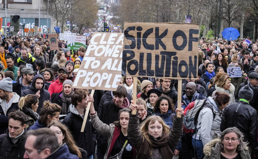 Βρυξέλλες: Δεκάδες χιλιάδες διαδηλωτές κατά της κλιματικής αλλαγής