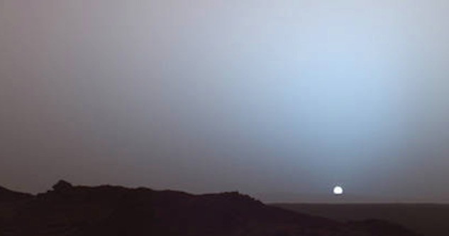 Το πρώτο ηλιοβασίλεμα από τον «Κόκκινο Πλανήτη» είναι… μπλε