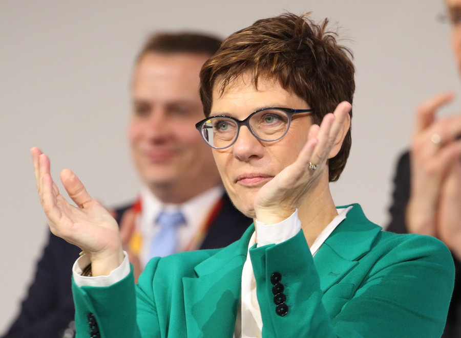 Άνεγκρετ Κραμπ-Καρενμπάουερ: Το προφίλ της νέας Σιδηράς Κυρίας του CDU