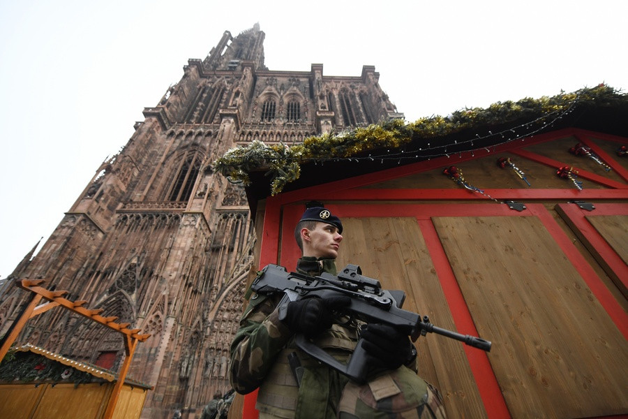 Αυτόπτης μάρτυρας της επίθεσης στο Στρασβούργο μιλά στο tvxs: «Πυροβολούσε εξ επαφής»