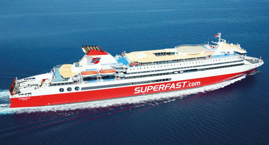 Το «Superfast 2» προσέκρουσε στο λιμάνι της Πάτρας