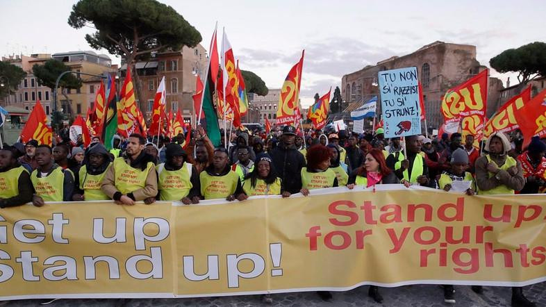 Get up, stand up: Αντιρατσιστική πορεία στη Ρώμη ενάντια στο Σαλβίνι και με «κίτρινα γιλέκα»