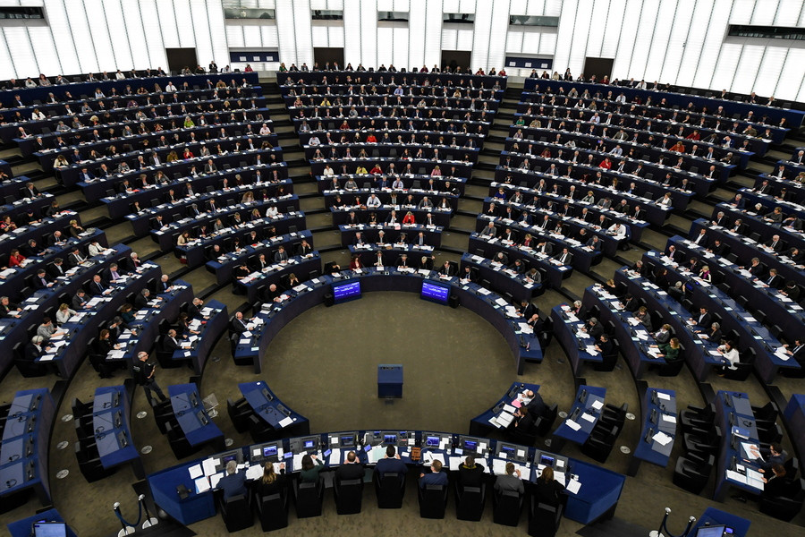 Πολιτική συμφωνία Ευρωκοινοβουλίου- Κομισιόν για τα «κόκκινα δάνεια»