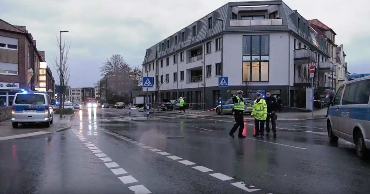 Γερμανία: Αυτοκίνητο έπεσε σε στάση λεωφορείου – 10 τραυματίες [Βίντεο]
