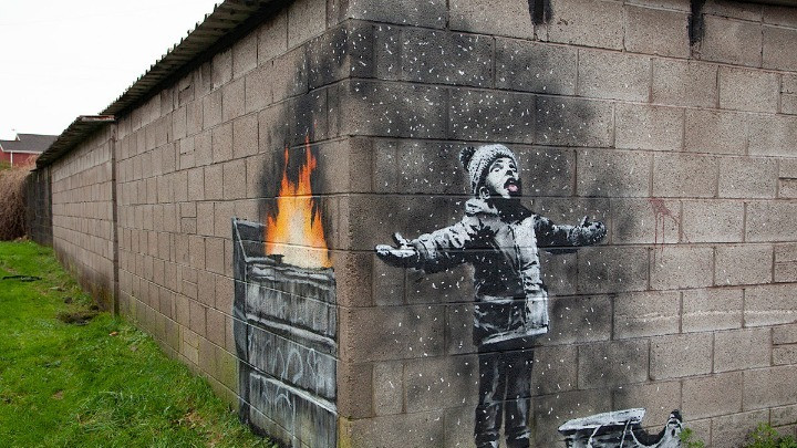 Το νέο έργο του Banksy για την πιο μολυσμένη πόλη της Βρετανίας