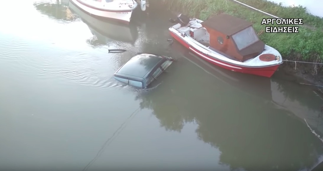 Άργος: Αυτοκίνητο «πέταξε» πάνω από βάρκες και κατέληξε στο ποτάμι [Βίντεο]