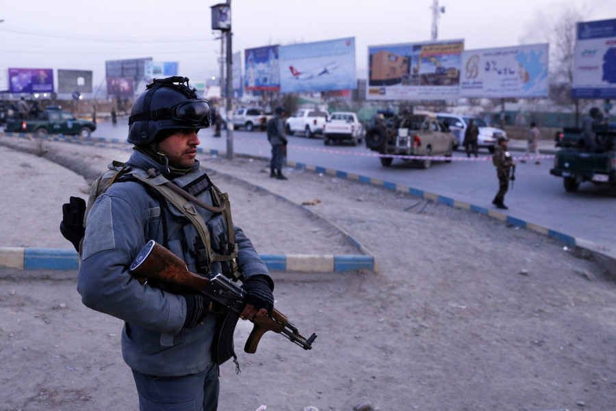 Αφγανιστάν: Ένοπλοι εισέβαλαν σε κυβερνητικό κτίριο – Τουλάχιστον 30 νεκροί