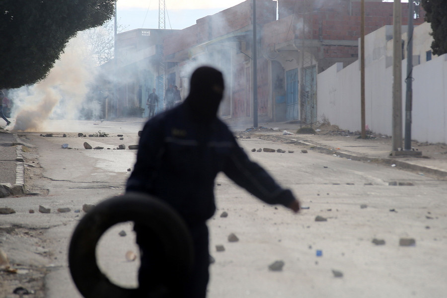 «Άνθρωπος πυρσός» ανάβει τη φλόγα της εξέγερσης στην Τυνησία