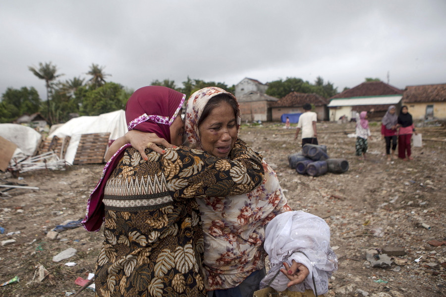 Ινδονησία: Ο φόβος νέου τσουνάμι «στοιχειώνει» αρχές και κατοίκους [Βίντεο]