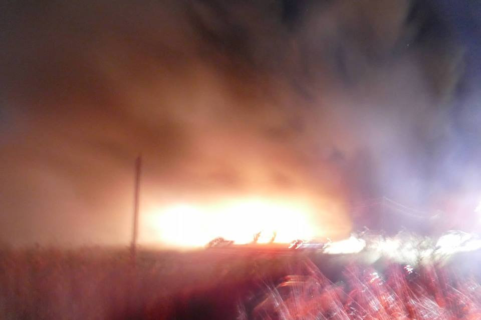 Λάρισα: Στις φλόγες εργοστάσιο επίπλων [Βίντεο]