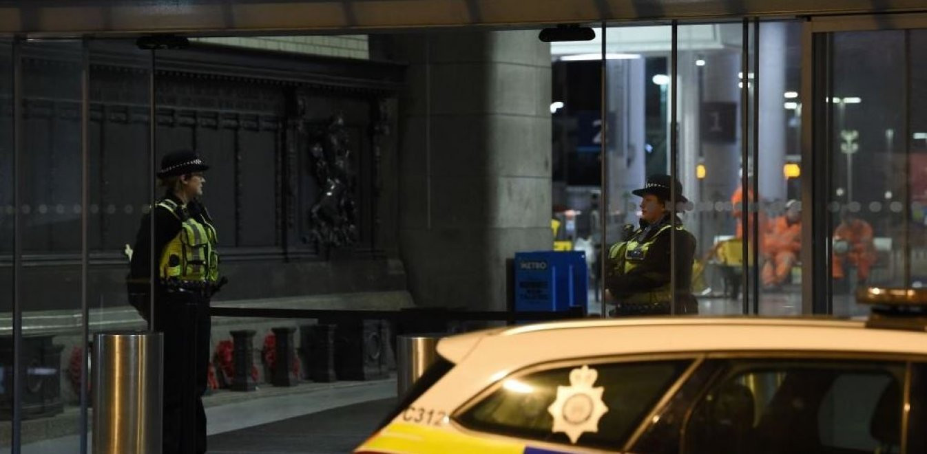 Επίθεση με μαχαίρι σε σιδηροδρομικό σταθμό στο Μάντσεστερ
