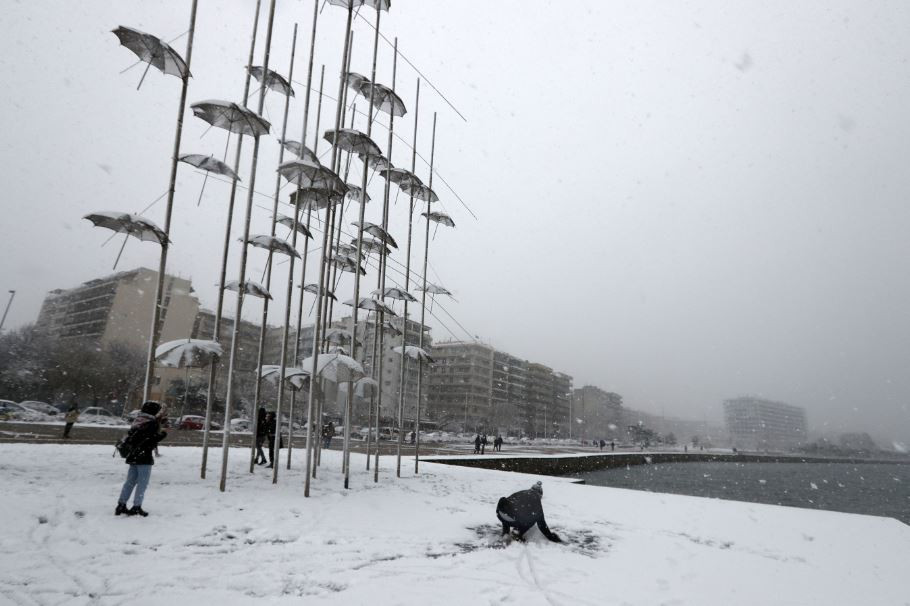 Χωρίς λεωφορεία η Θεσσαλονίκη λόγω χιονιά